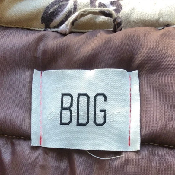 Patchwork Bandana Print BDG Quilted Puffer Shacket - Picture 3 of 4